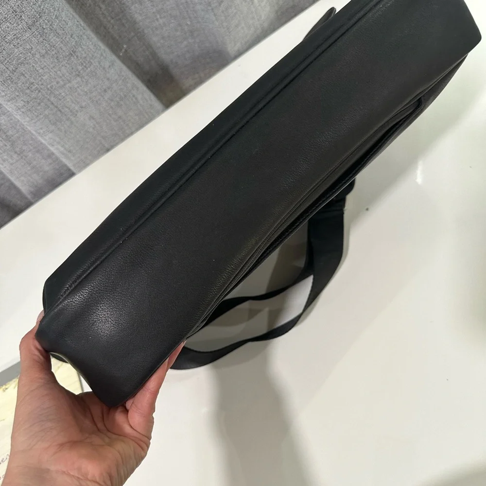 Pt laptop black briefcase with pockets.